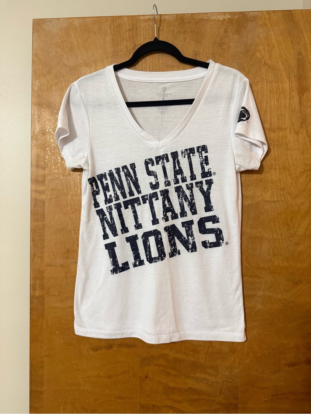 Penn State Nittany Lions Colosseum  White V Neck Woman's Size LargeT-shirt, EUC